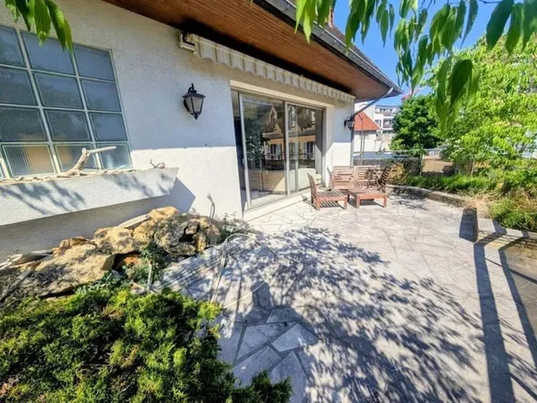 Centre-ville - Grand appartement avec terrasse et parking - Fort potentiel