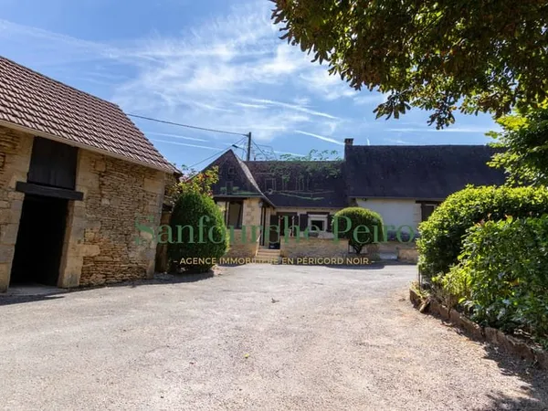 À 15km de Sarlat et 8km de St Cyprien - Périgord Noir