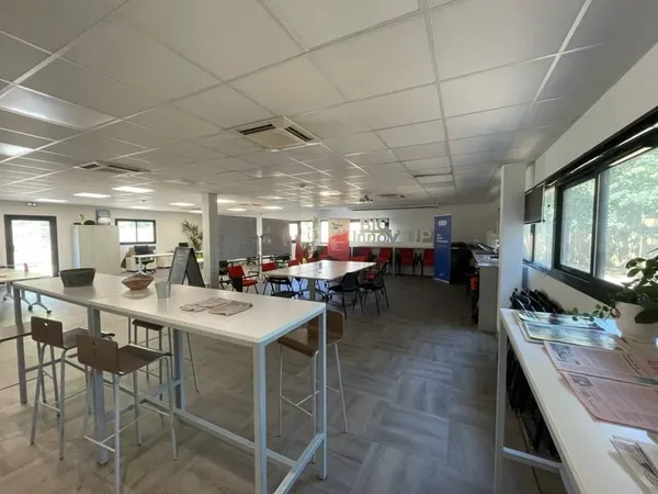 Bureaux 944 m²