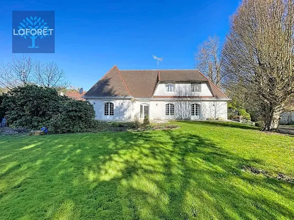 Maison Poigny La Foret 6 pièce(s) 183 m2