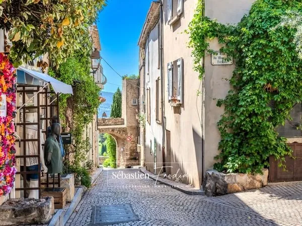 ️ À CÉDER - Droit au Bail - Emplacement N°1 au coeur du Castellet (83) Rue du Jeu de Paume - Centre 