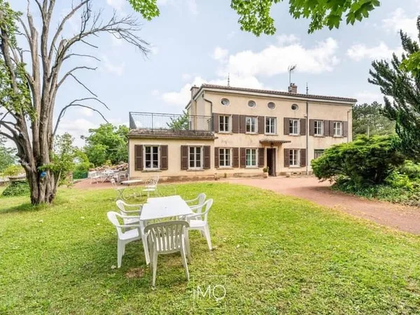 Propriété familiale de 226 m² avec piscine et terrain de 5000 m²