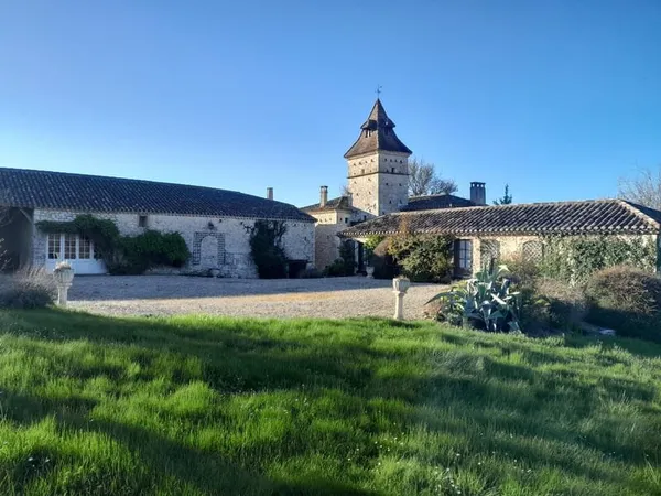 Propriété en pierre du Quercy avec gîtes et dépendances