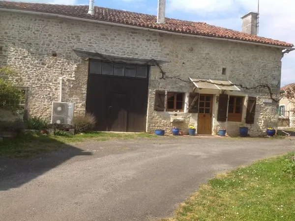 Grande maison dans la belle campagne