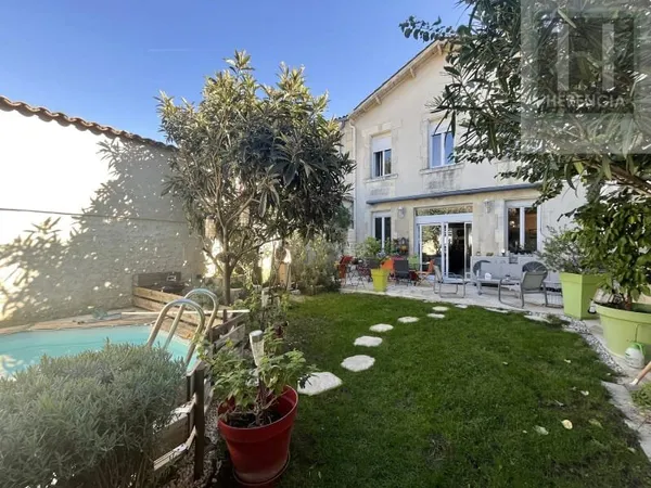 Maison 12 pièces 340 m²