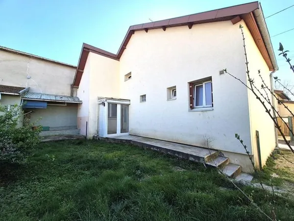 Belle Maison Individuelle de 75 m² à Rénover et Extensible à 100 m² avec Cour, Garage, Terrasse, Vér