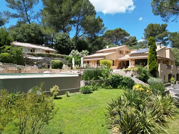 Maison 11 pièces 280 m²