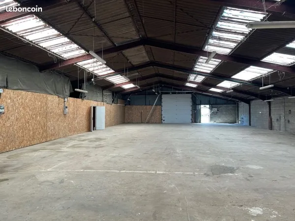 Local activité 700m2 / entrepôt