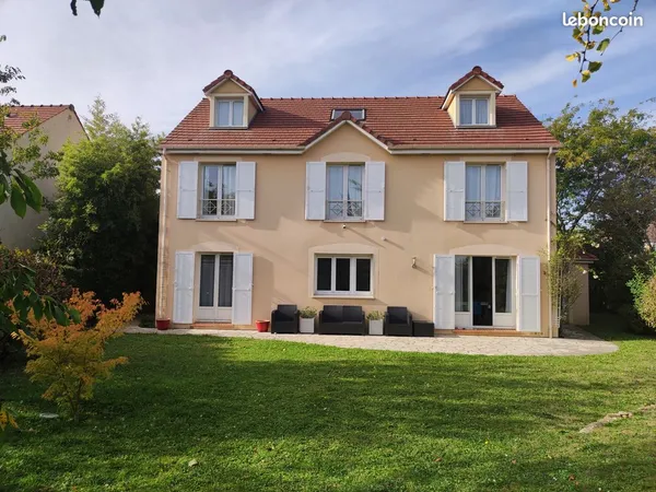 Maison Familiale Perigny sur Yerres Kaufman & Broad 220 m2 (190 m2 Carrez)