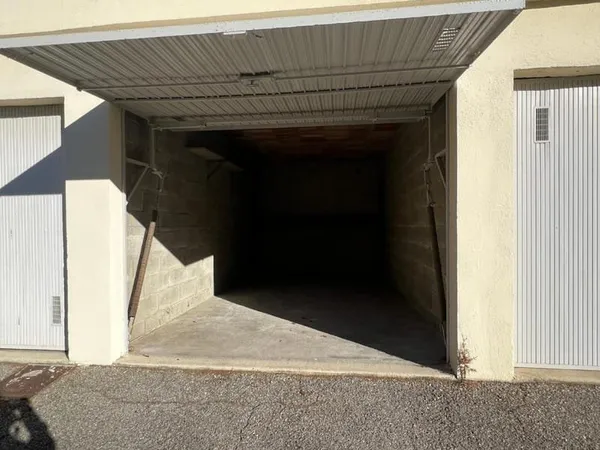 Stationnement Location Allauch  20m² 104€