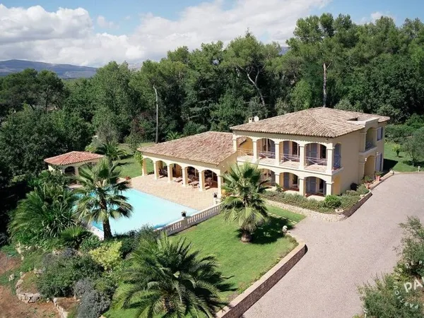 Maison 6 pièces 310 m²