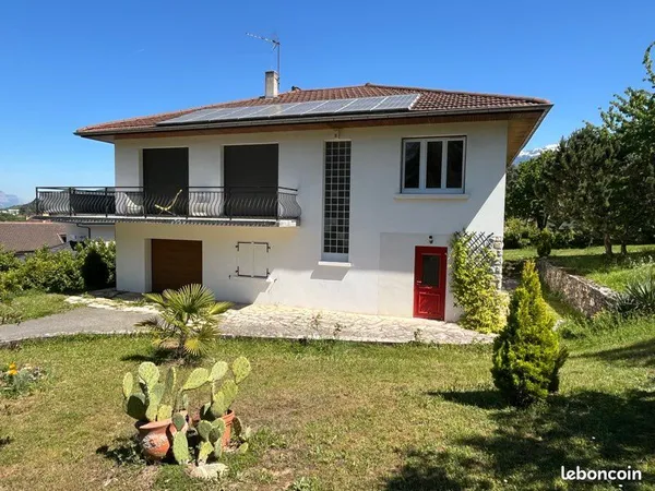 Maison familiale de 200 m² avec vue panoramique-Bresson