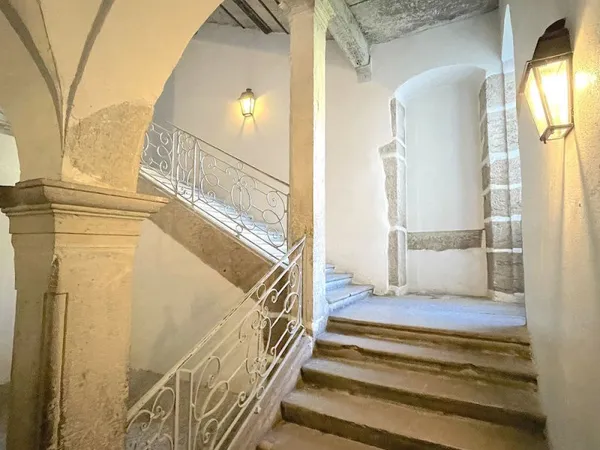 RARE MONTLUEL CENTRE. Appartement à rénover. 92m2 au sol, jardin 450m2