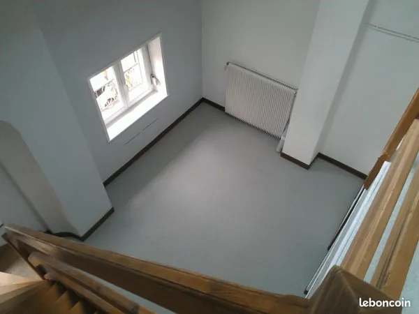 Part loue F1 duplex pour étudiant libre de suite proche fac lettres et droit au 1 place du Luxembour