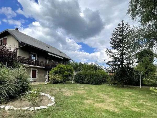 Maison de charme sur la commune de Sales