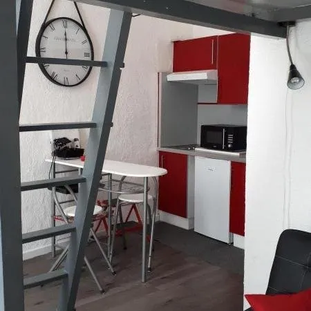 Studio dans immeuble bourgeois plein centre