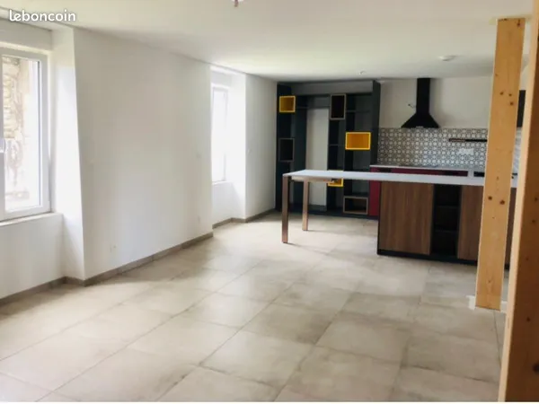 Appartement spacieux refait à neuf