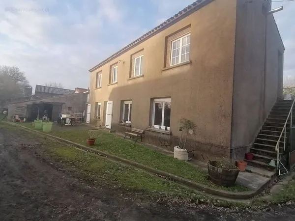 Maison La Chapelle Palluau 4 pièce(s) 134.7 m2