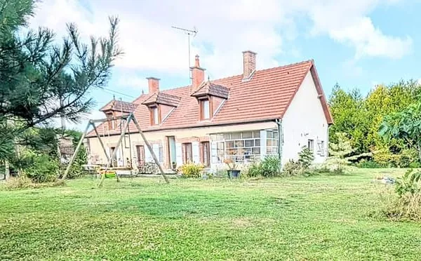 Maison entièrement rénovée, avec dépendances et vergers à 1