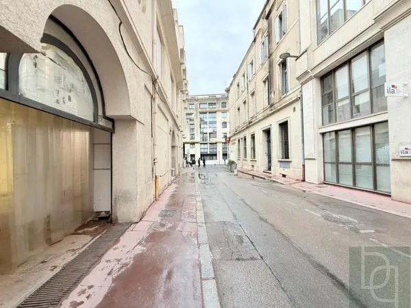 Local commercial 318 m²