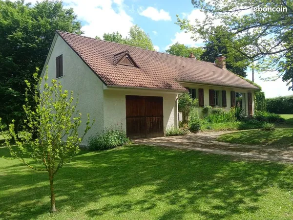 Maison bon état et grand terrain
