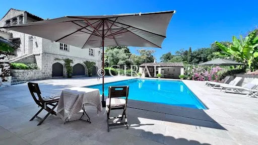 Villa 8 pièces 265 m²