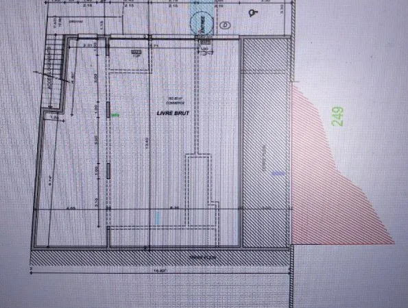 Local commercial 230 m²