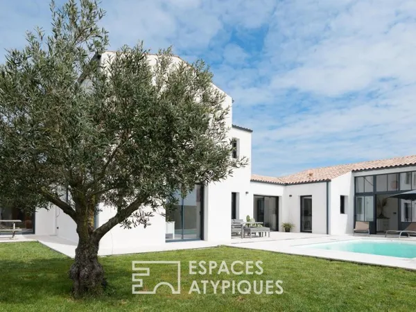 Contemporaine aux lignes épurées au cadre paisible