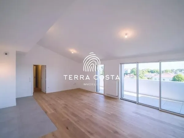 Appartement T3 Double garage / Terrasse et balcon