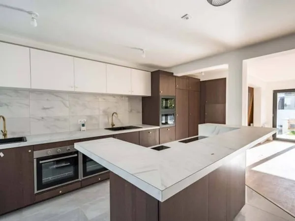 Maison 13 pièces 239 m²