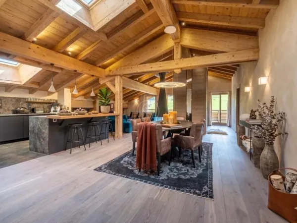APPARTEMENT ATTIQUE - SKI IN / SKI OUT - 4 CHAMBRES