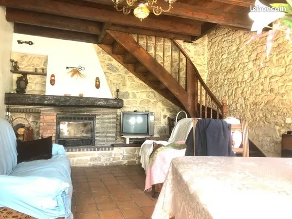 Maison mitoyenne en pierre avec terrain - - Corveissiat