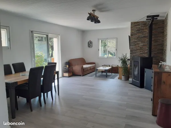 Maison lumineuse, rénovée avec vue panoramique et terrain plat 1030 m2, exposée plein Sud