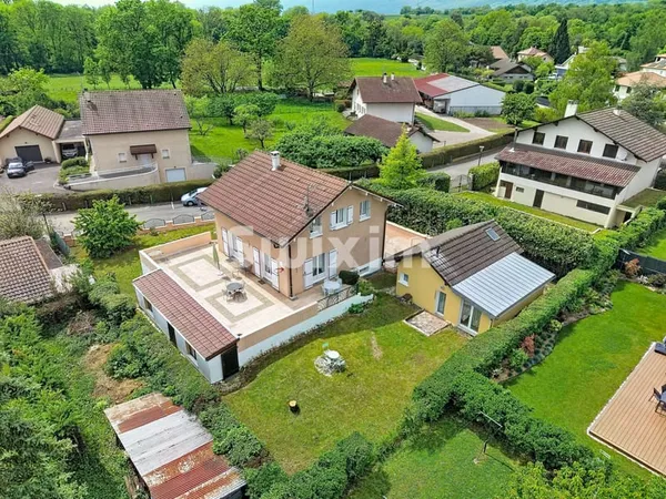 Maison individuelle avec dépendances de 218m2 sur terrain de 711m2!