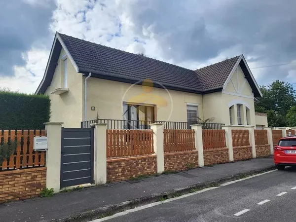 CHAUNY, PROCHE DU CENTRE