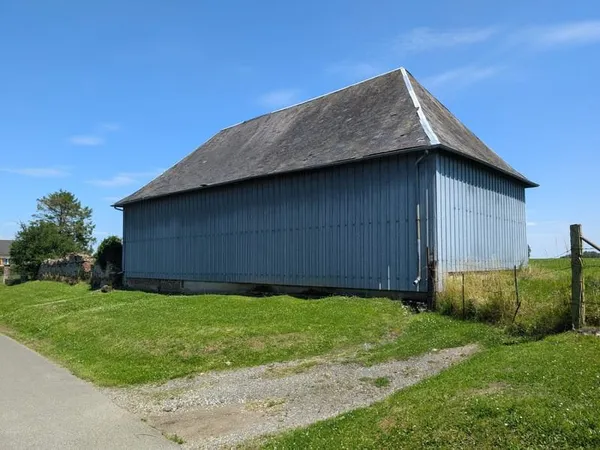 Une grange à transformer en habitation.