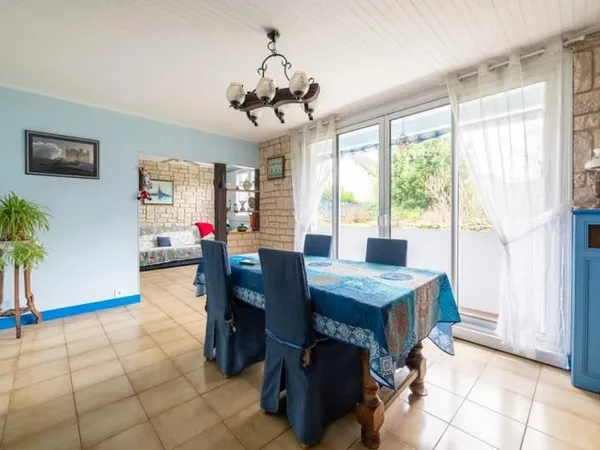 PLATEAU DE VITRY - Voie Greuze - T4 lumineux de 90 m², cave, box
