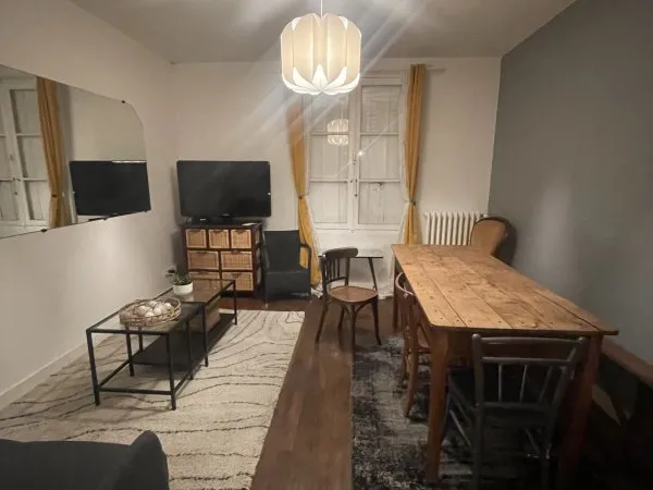 Loue une chambre dans appartement