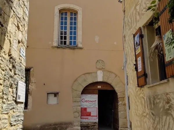 Appartement dans maison 100 m2 env. 280.000E (rez-de-chaus)