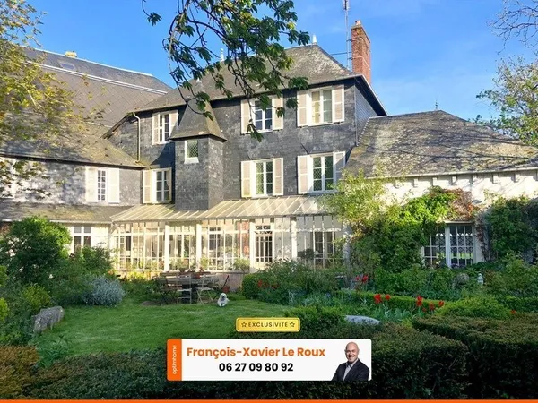 Maison de caractère de 264 M2 11 pièces 7 chambres sur un terrain de 770 m2 joliment fleuri centre v