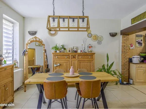 Belle maison de ville, semi-individuelle