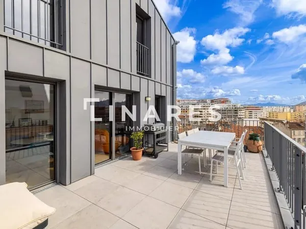 LE MAJESTUEUX - Appartement duplex T4 de 98m2 - Dernier étage - Terrasse de 25m² - Double parking - 