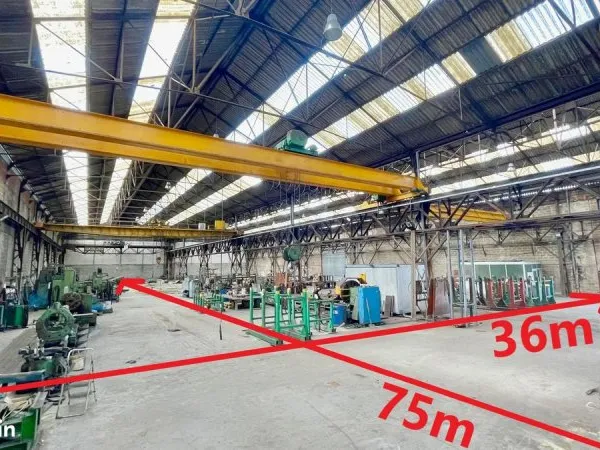 Bâtiment entrepôt industriel 2690m² + parking