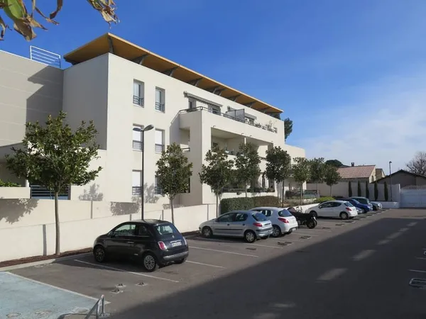 PARKING / ROUTE D'UZES - NIMES