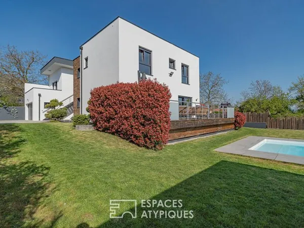 Maison d'architecte contemporaine et sa piscine
