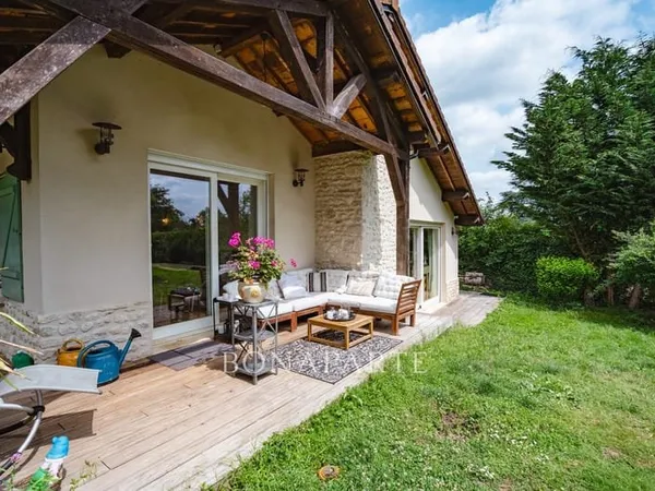 Maison familiale et individuelle - 240 m2 / 9 Pièces-5 Chambres