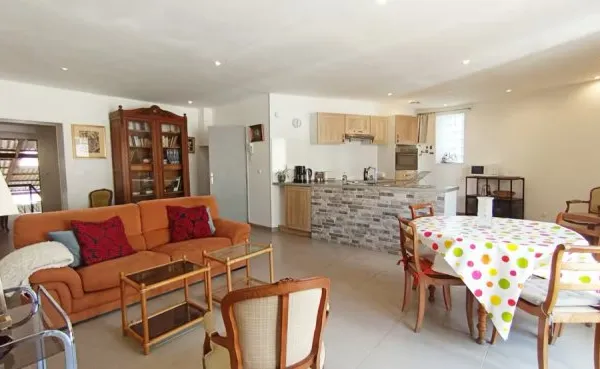Loue appartement 100m² 3 chambres/2 salles de bain + terrasse & parking