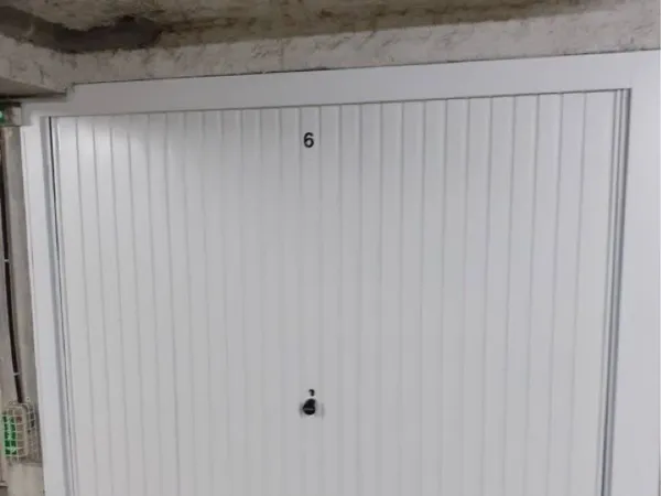 Garage, fermé, parc de centenaire/Turcat Mery