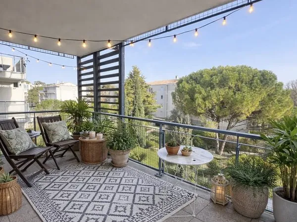 Les rives d'Allauch, T2 + terrasse avec parking privé
