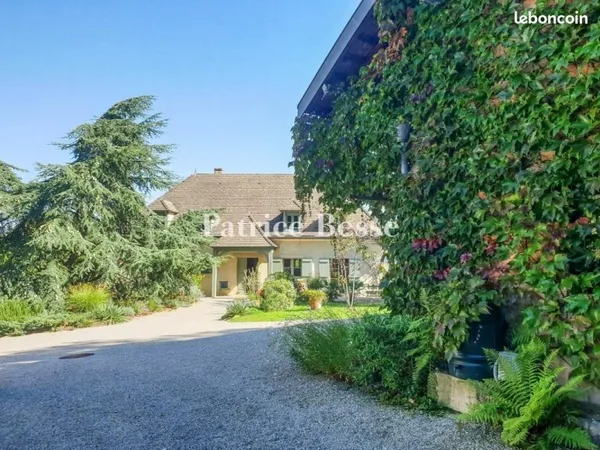 Maison 6 pièces 264 m²